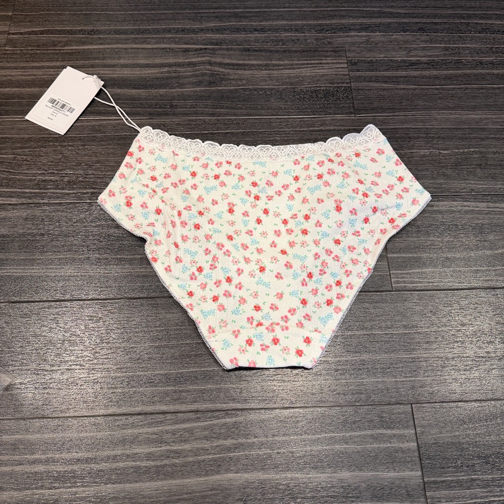 LoveShackFancy, Roller Rabbit & Goody Gift Box - Picture 10 of 11
